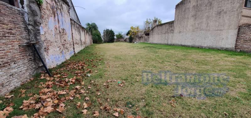 Gran terreno libre en venta en Barrio Centro de Granadero Baigorria. Único en la zona