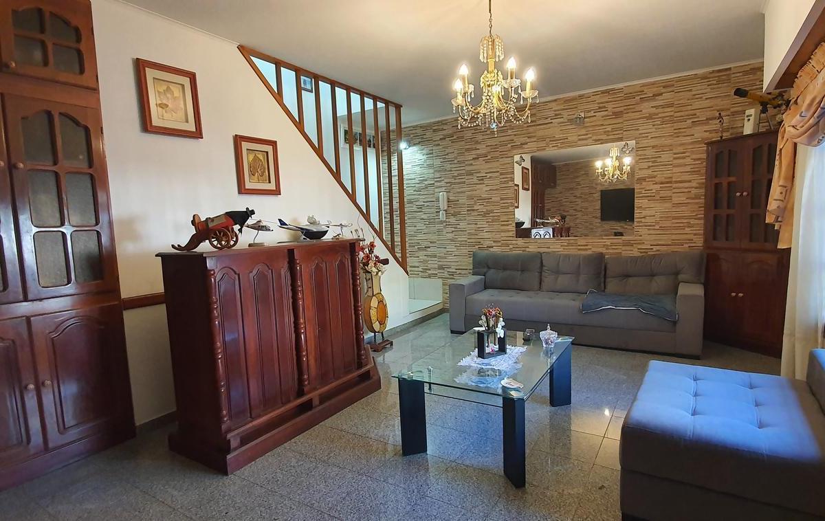 Casa - Lomas de Alberdi 1