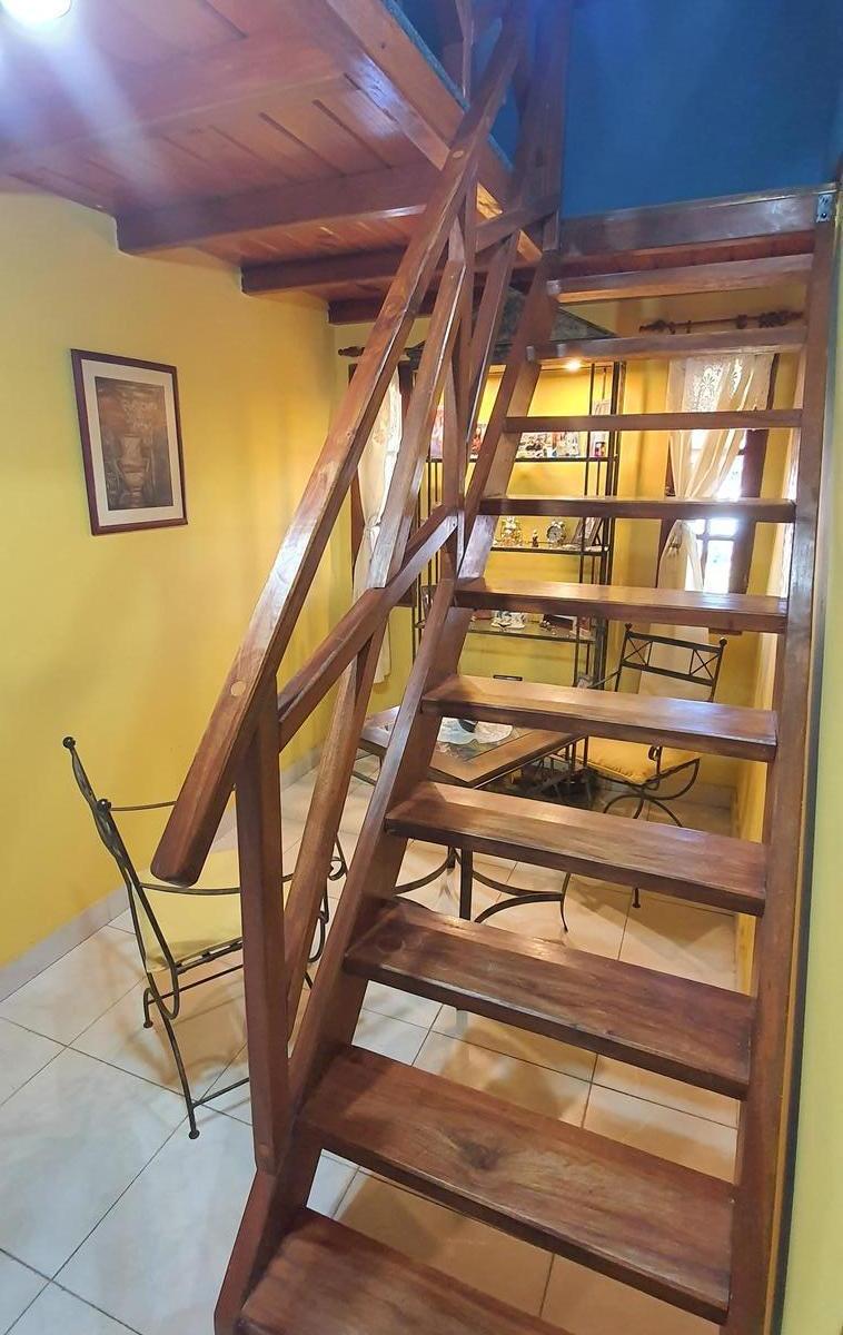 Casa - Lomas de Alberdi 3