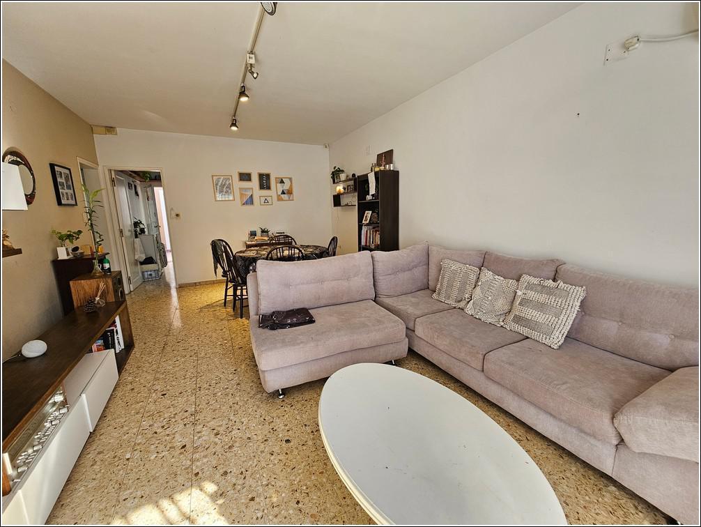Espectacular Casa en Venta de 2 Dorm. en La Florida con Gran Terreno, Pileta y Quincho 4