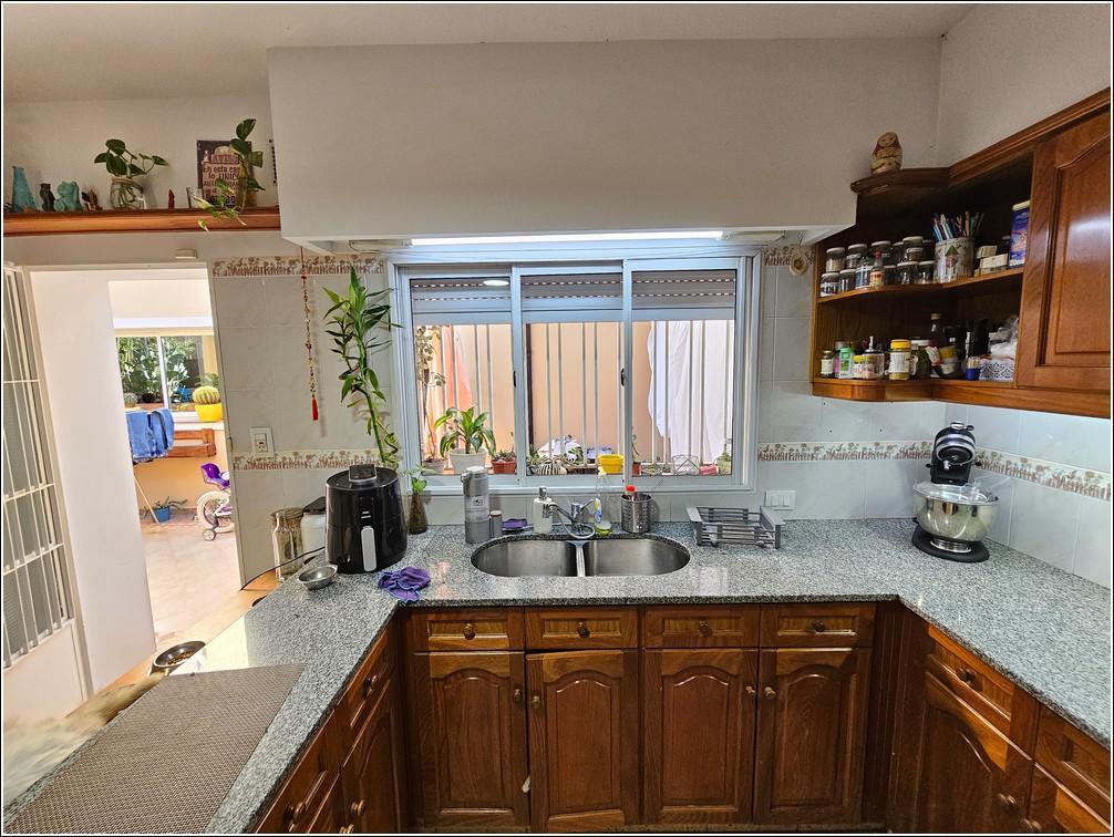 Espectacular Casa en Venta de 2 Dorm. en La Florida con Gran Terreno, Pileta y Quincho 2