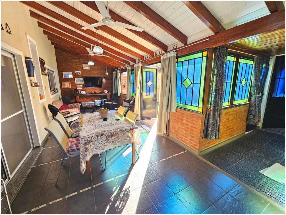 Casa en Venta de 2 Dorm. con Piscina, Quincho y Jardín. Impecable Estado. Zona Boating Granade 1