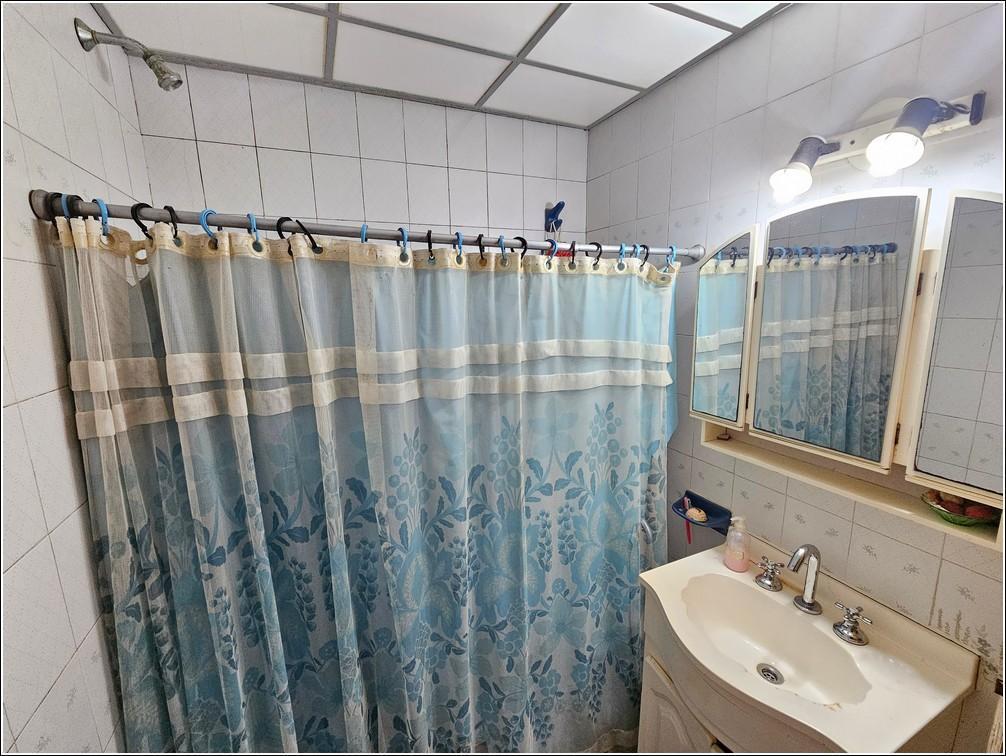 Casa en Venta de 2 Dorm. en Granadero Baigorria, Garaje, Patio y Quincho 2