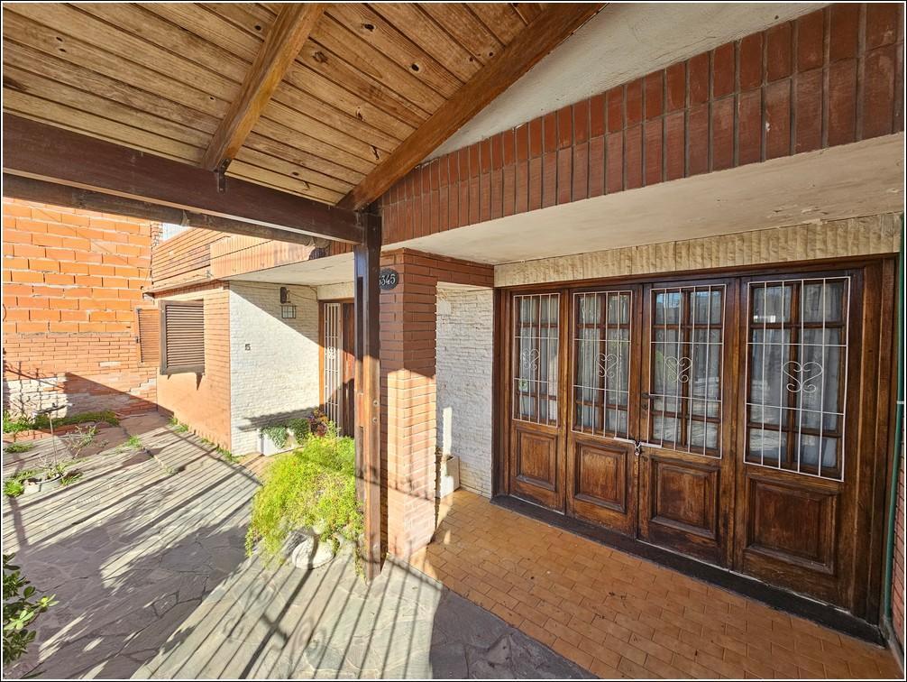 Casa en Venta de 2 Dorm. en Granadero Baigorria, Garaje, Patio y Quincho 5