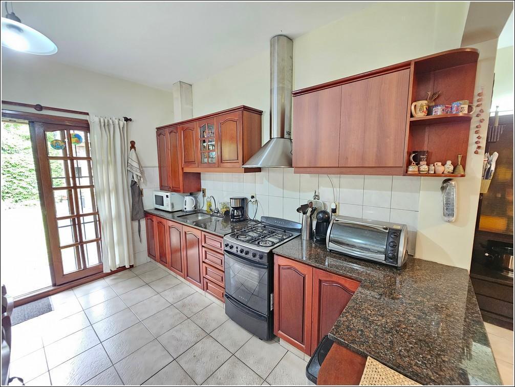 Foto de Chalet en venta en Alberdi Río. 3 dormitorios con quincho y jardín, imagen 2