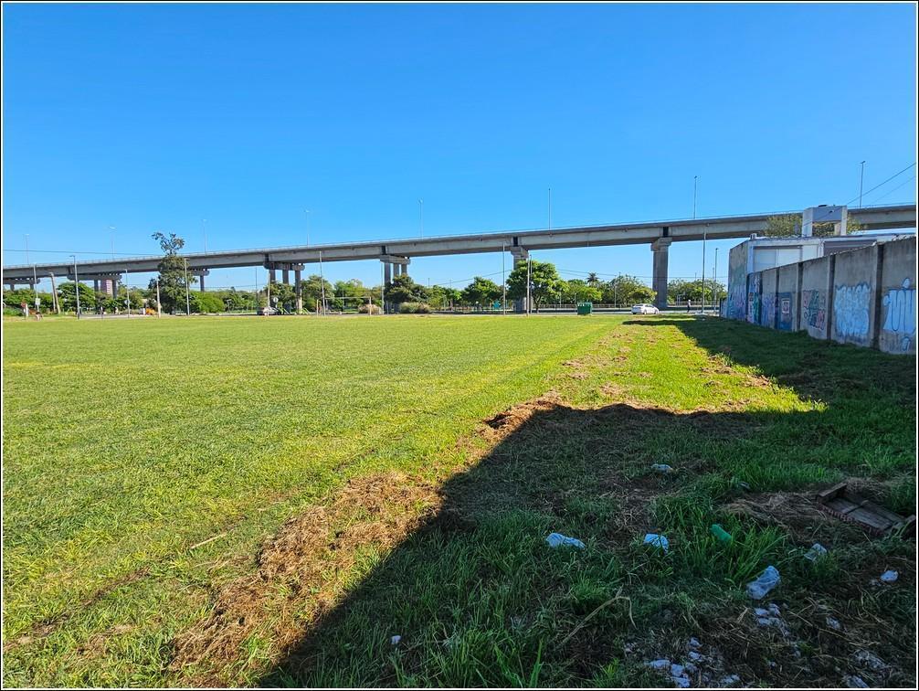 Terreno de 817 m2 totalmente libre en alquiler. Frente a puente Rosario Victoria