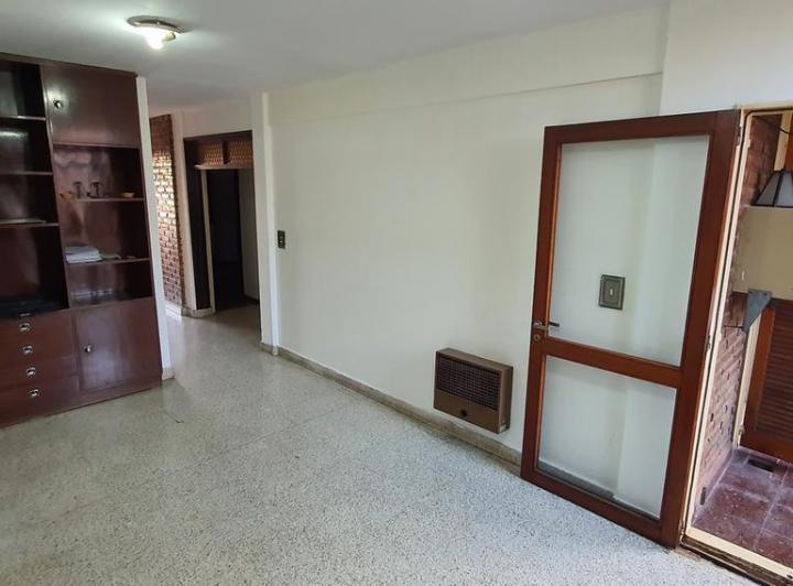 Departamento 2 dormitorios - Echesortu - Frente - Balcón - Cochera - Alquilado