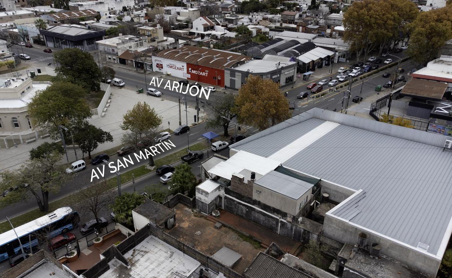 Foto de Terreno con inmueble a demoler. 781 m2 en Av. San Martín y Arijón, imagen 3