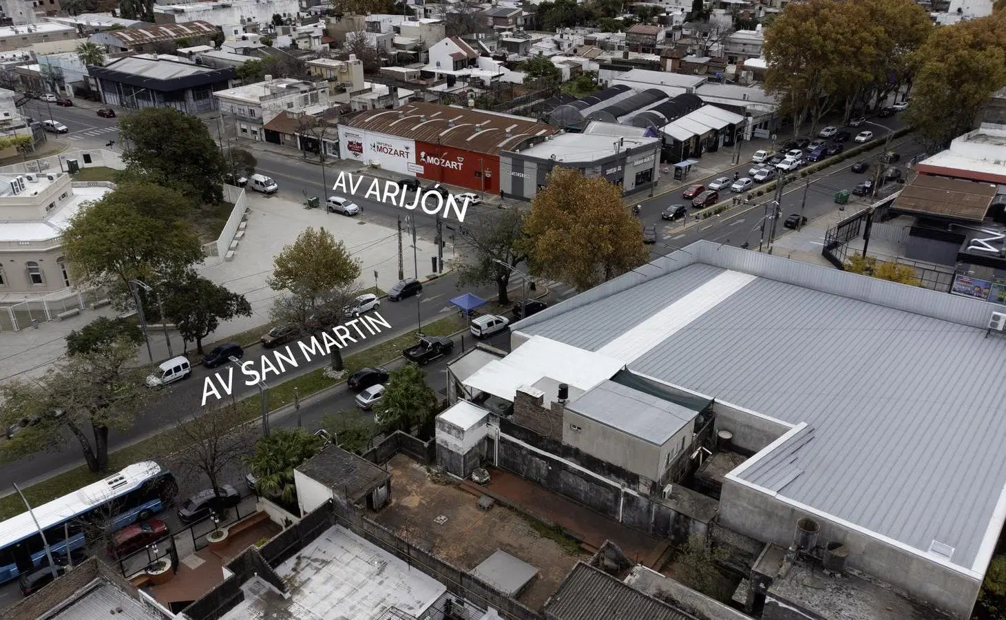 Terreno con inmueble a demoler. 781 m2 en Av. San Martín y Arijón 3