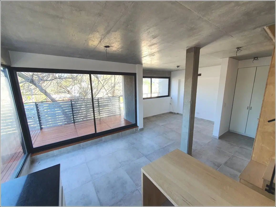 Departamento tipo duplex en alquiler de 2 dormitorios con chochera en Barrio La Florida. 4