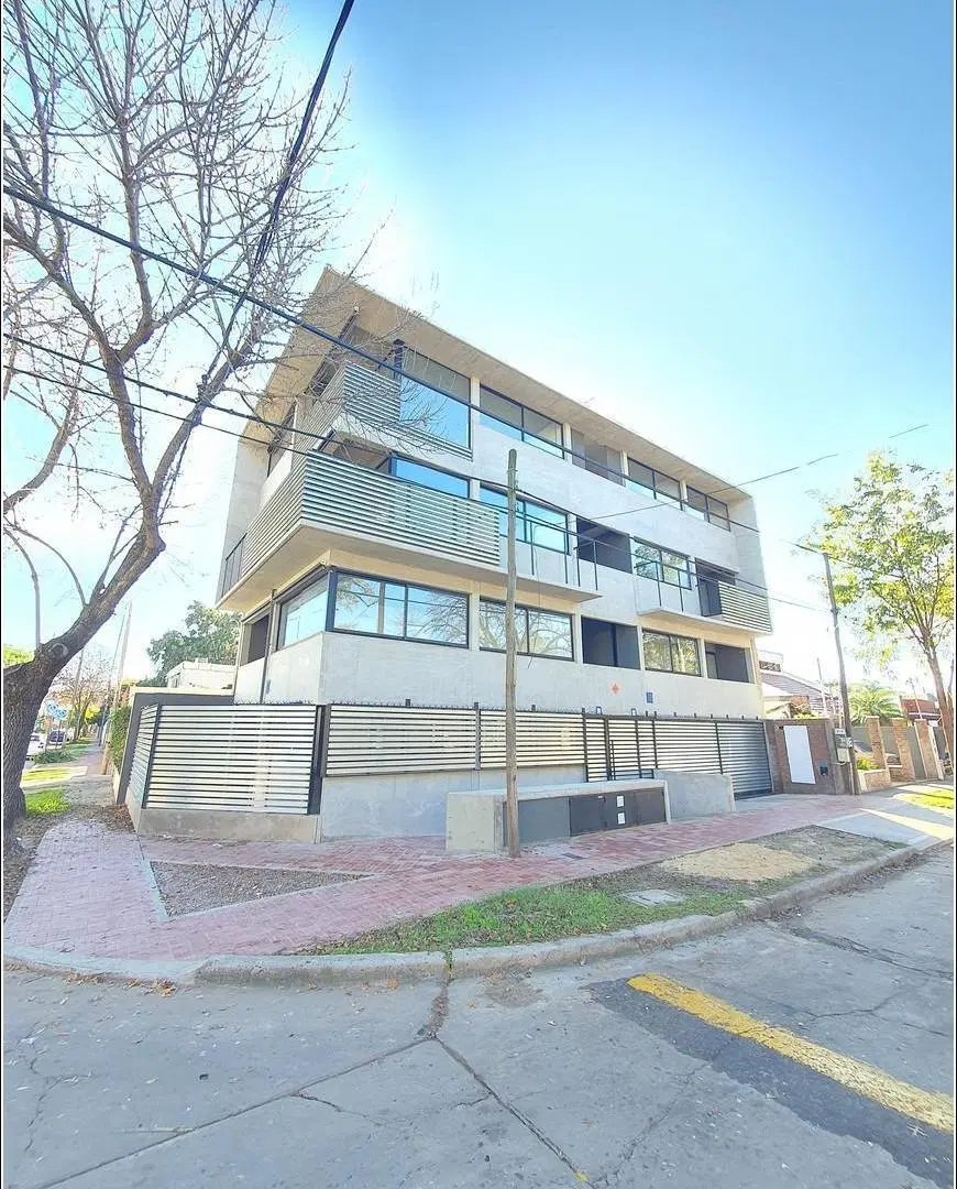 Departamento tipo duplex en alquiler de 2 dormitorios con chochera en Barrio La Florida. 4