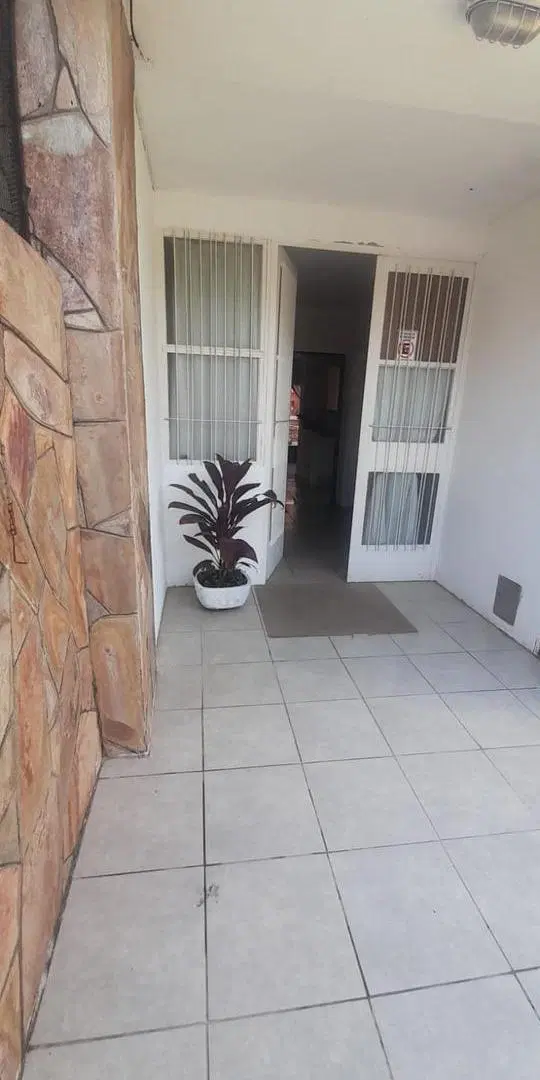 Casa en venta de 3 dormitorios, Cochera, patio. En La Florida lado Río. Lista para habitar 3