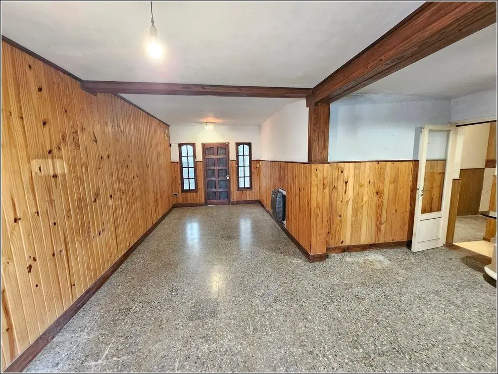 Casa en venta de 3 dormitorios con patio y jardín. A reciclar 5