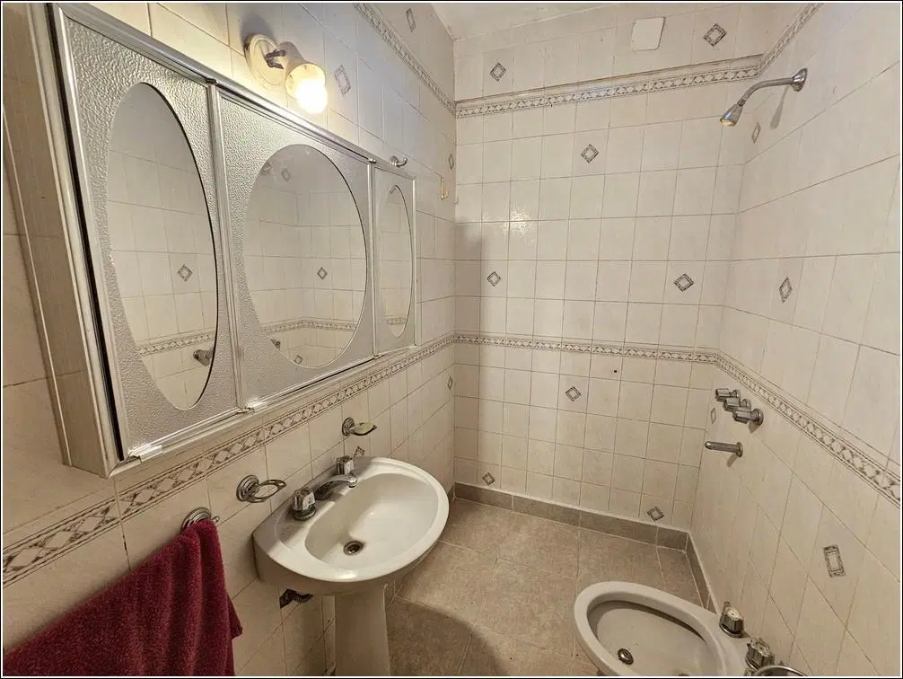 Casa en venta de 3 dormitorios con patio y jardín. A reciclar 8