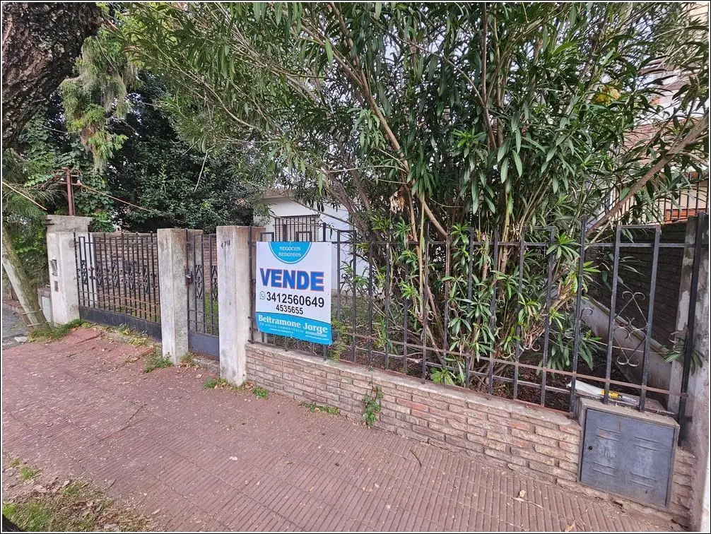 Casa en venta de 3 dormitorios con patio y jardín. A reciclar 2