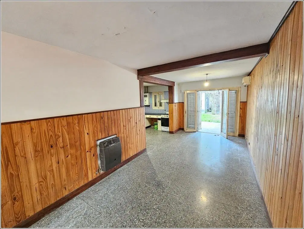 Casa en venta de 3 dormitorios con patio y jardín. A reciclar 4