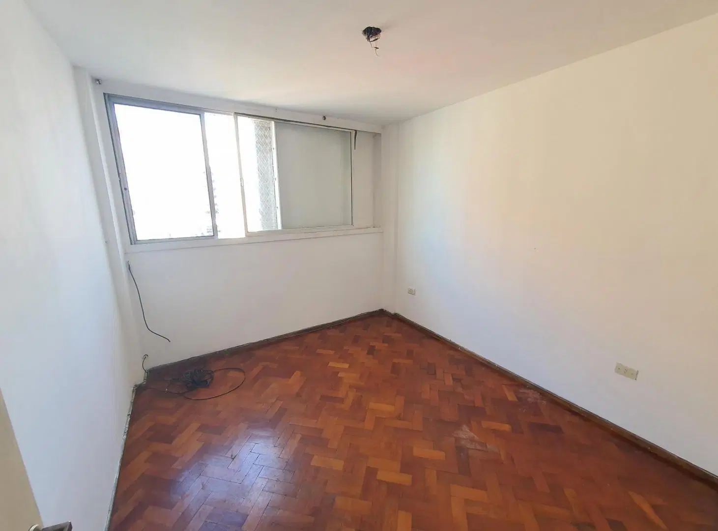 España al 600 - Excelente Departamento con cochera y Balcón -Pleno Centro 2