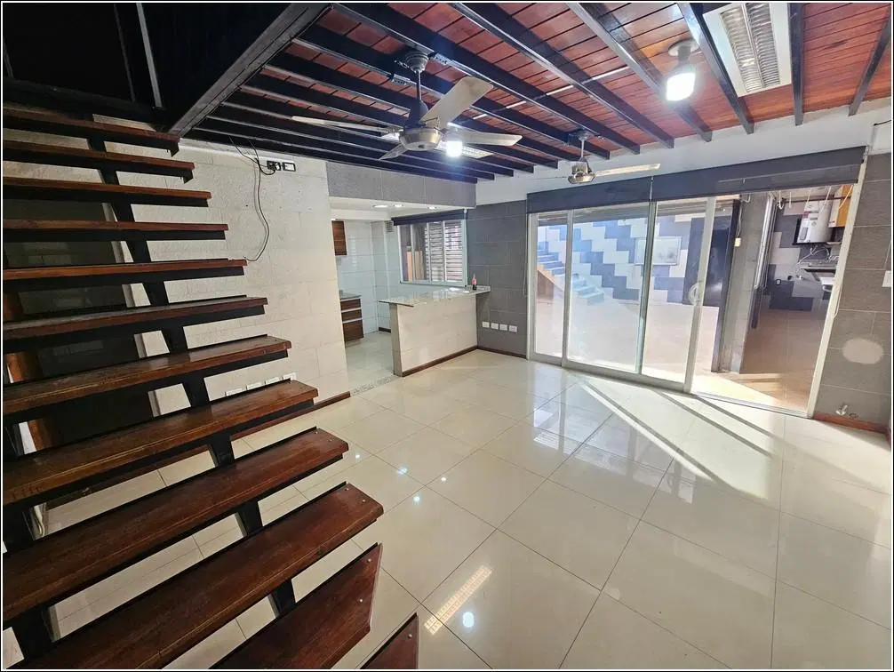 Casa de Planta alta en alquiler - Un dormitorio - 2 baños - Granadero Baigorria 1