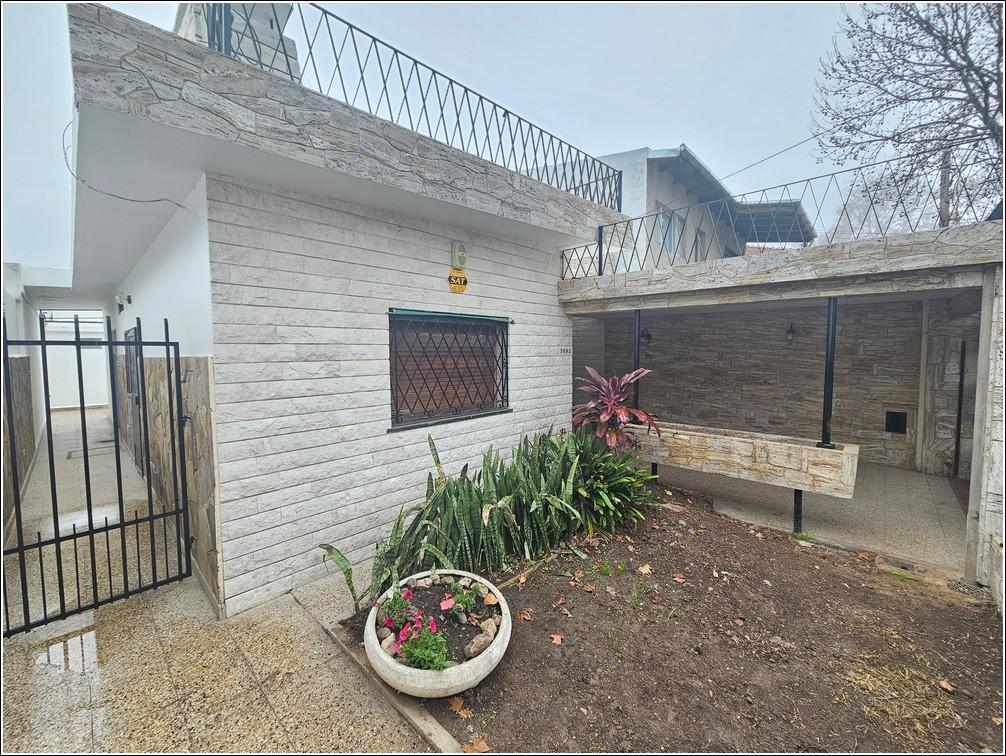 Foto de Casa en alquiler de 2 dormitorios con cochera La Florida Río. Impecable, imagen 1