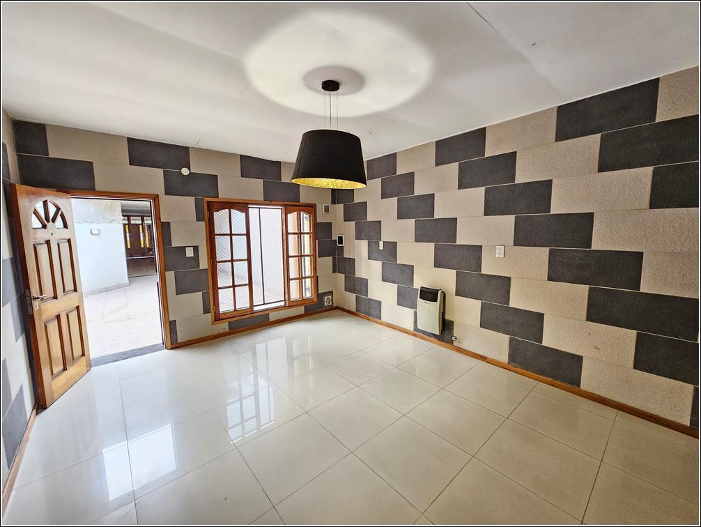 Foto de Casa en alquiler en Alberdi Río de 1 dormitorio con garaje y patio., imagen 1