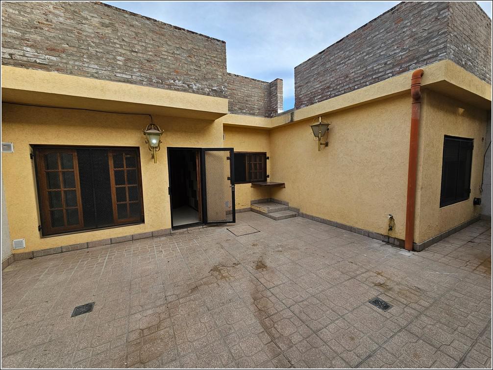 Foto de Casa en alquiler en Alberdi Río de 1 dormitorio con garaje y patio., imagen 5