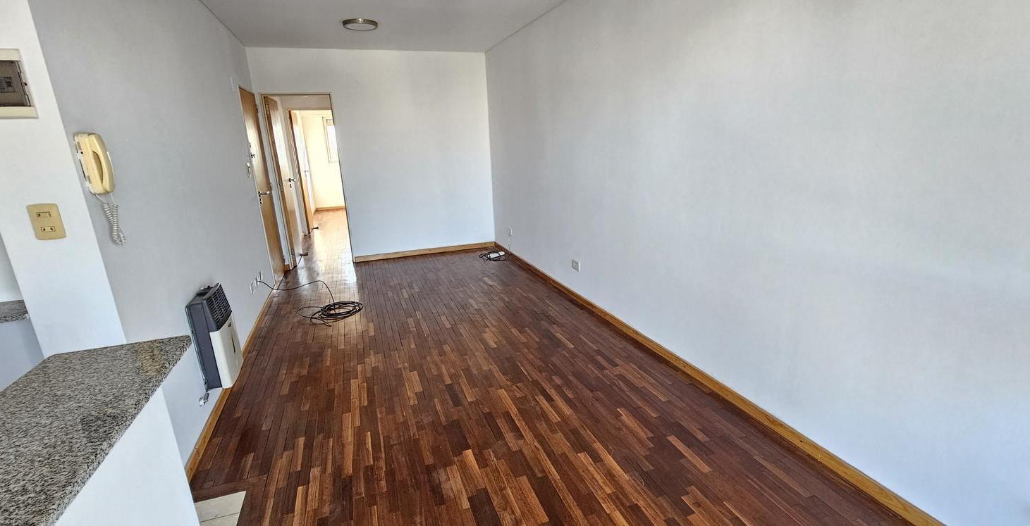 Foto de Departamento 1 Dormitorio al Frente C/ Balcón - Impecable, imagen 2