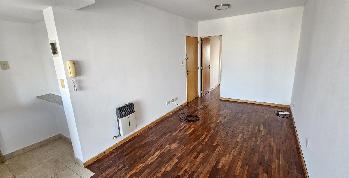 Foto de Departamento 1 Dormitorio al Frente C/ Balcón - Impecable, imagen 1