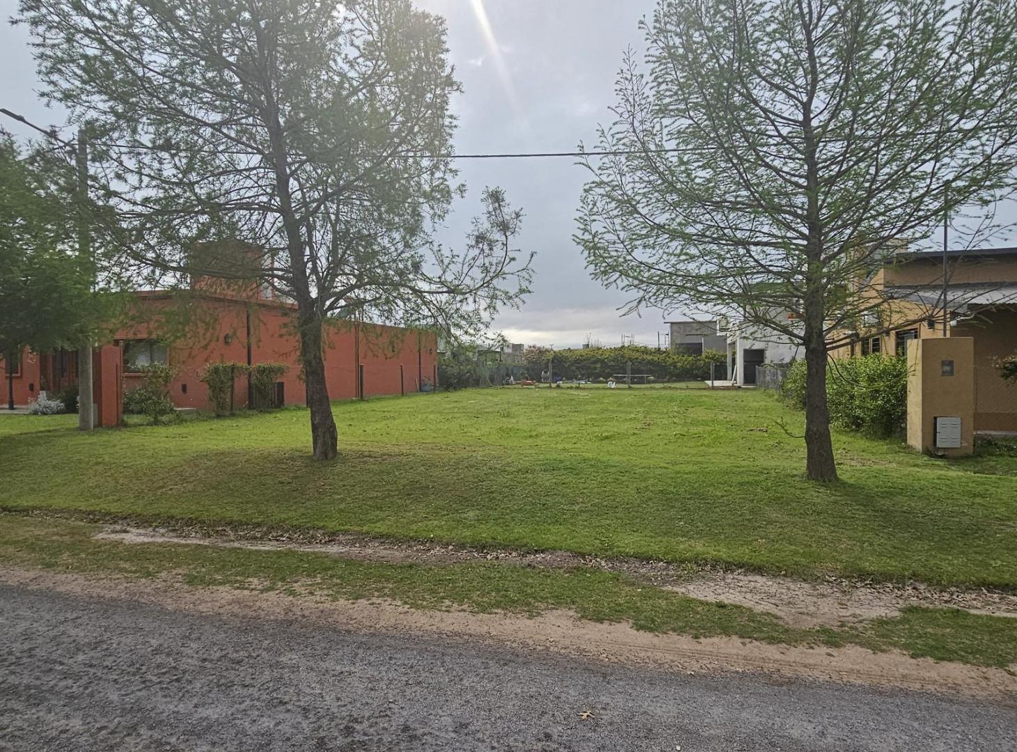 Foto de Terreno en venta en Barrio Las Casuarinas sobre el Bv. Principal., imagen 1
