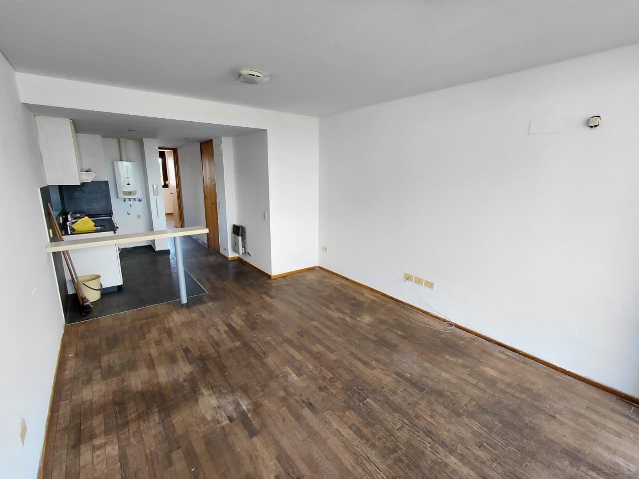 Foto de Departamento 1 Dormitorio Semipiso al Frente C/ Balcón, imagen 4