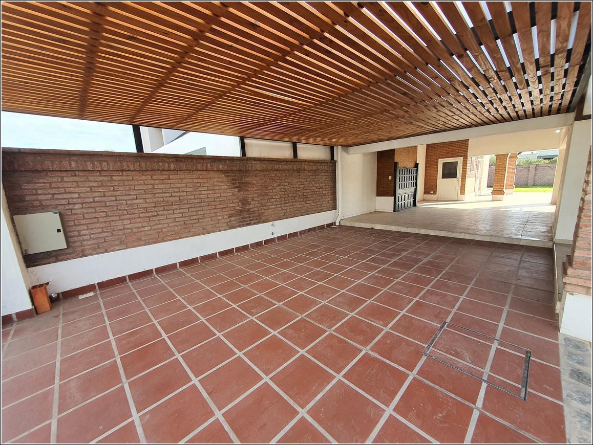 Foto de Hermoso chalet Alquiler de 3 dormitorios en Cantegril - Barrio Semi, imagen 4
