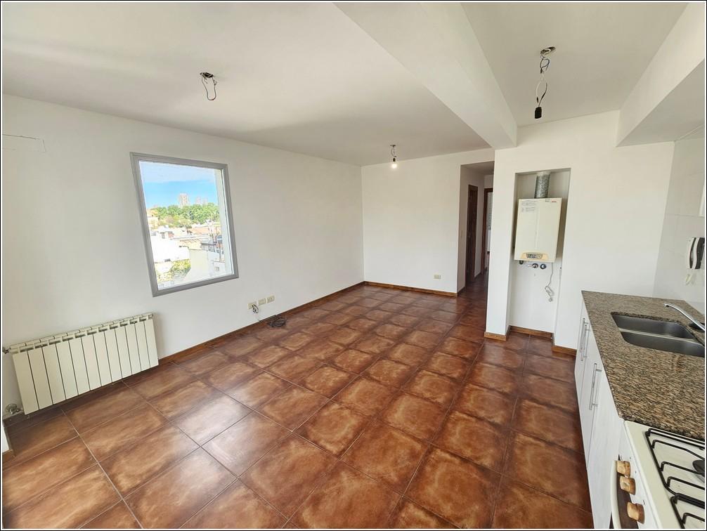 Foto de Departamento en alquiler un dormitorio al frente con cochera. Excelente, imagen 2