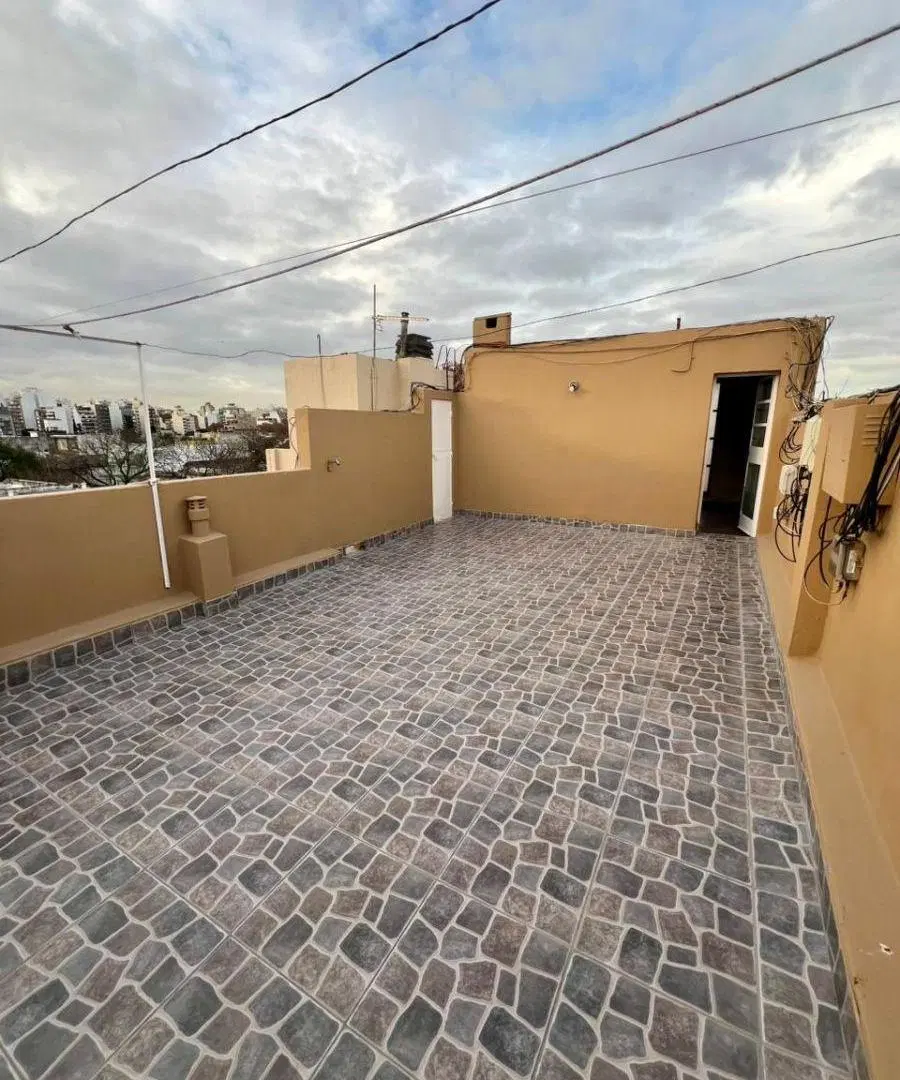 Depto de 3 ambientes en venta en Flores! 2