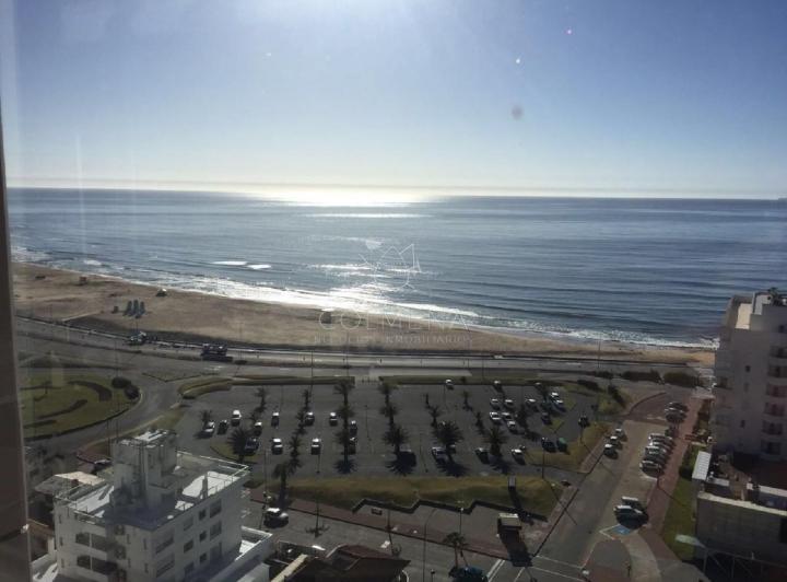 Apto con vista a playa mansa y Brava en el corazon de la peninsula