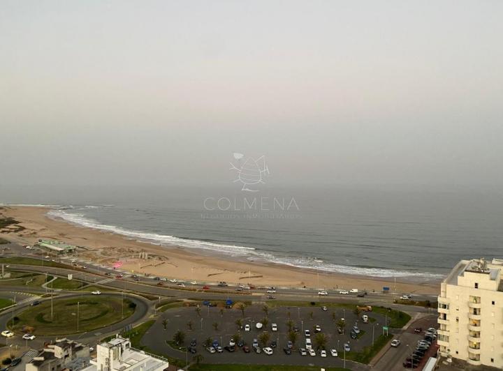 Foto de Apto de 2 dormitorios 2 baños con una vista excelente a playa mansa y Brava, imagen 3