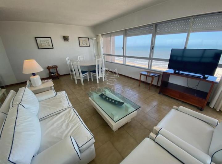 Foto de Apto de 2 dormitorios 2 baños con una vista excelente a playa mansa y Brava, imagen 4
