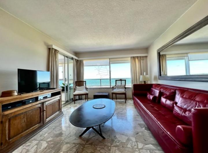 Foto de Alquiler temporario Apartamento 2 y medio dormitorios en Playa Mansa, imagen 2