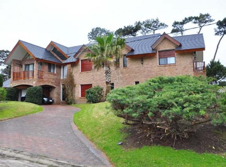 Casa en Mansa, 7 dormitorios a pasos del mar