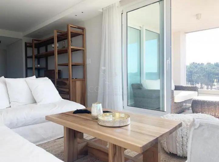 Foto de Vende apartamento con vista al mar de 3 suites, en Mansa- Punta del, imagen 3