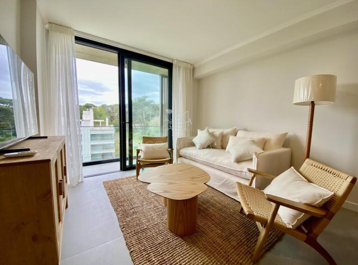Alquiler Apartamento 2 dormitorios frente al mar en playa mansa 1