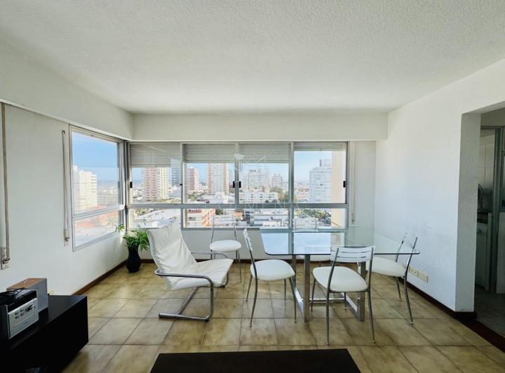 Apartamento con vista al mas a pasos del puerto disponible en alquiler temporal 4