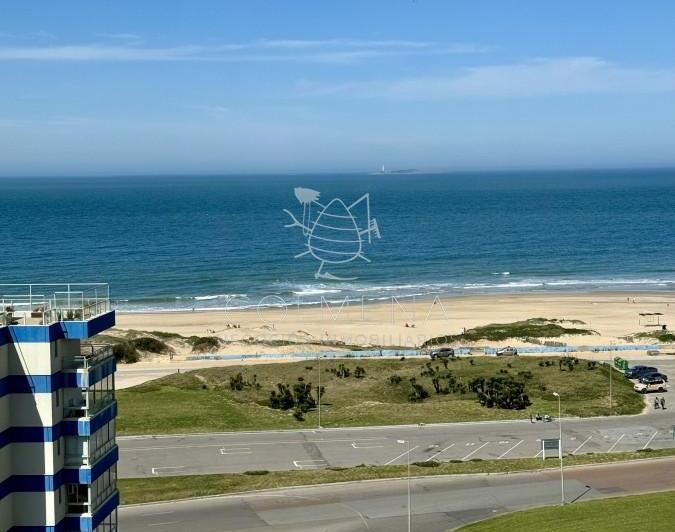 Apartamento en primeras parada de la brava y pasos de la peninsula. 1