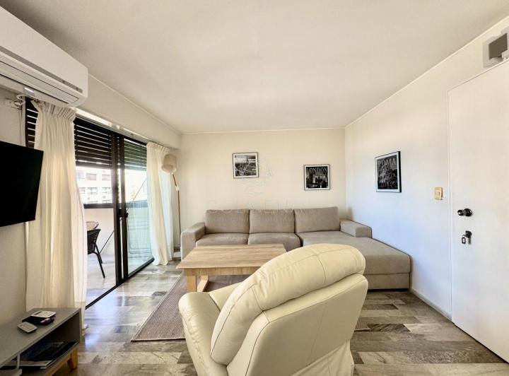 Apartamento en primeras parada de la brava y pasos de la peninsula. 2