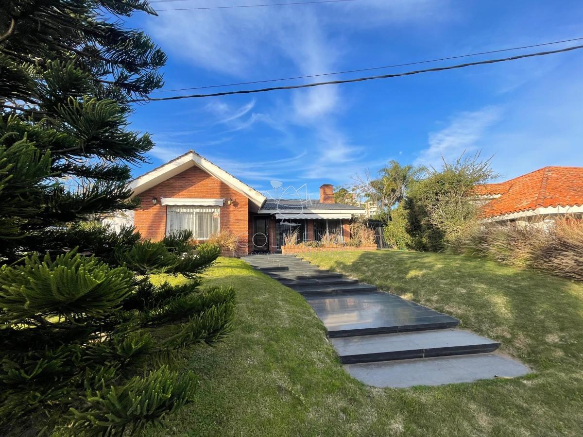 Casa en Venta y Alquiler, Mansa, Punta del Este, 4 Dormitorios.
