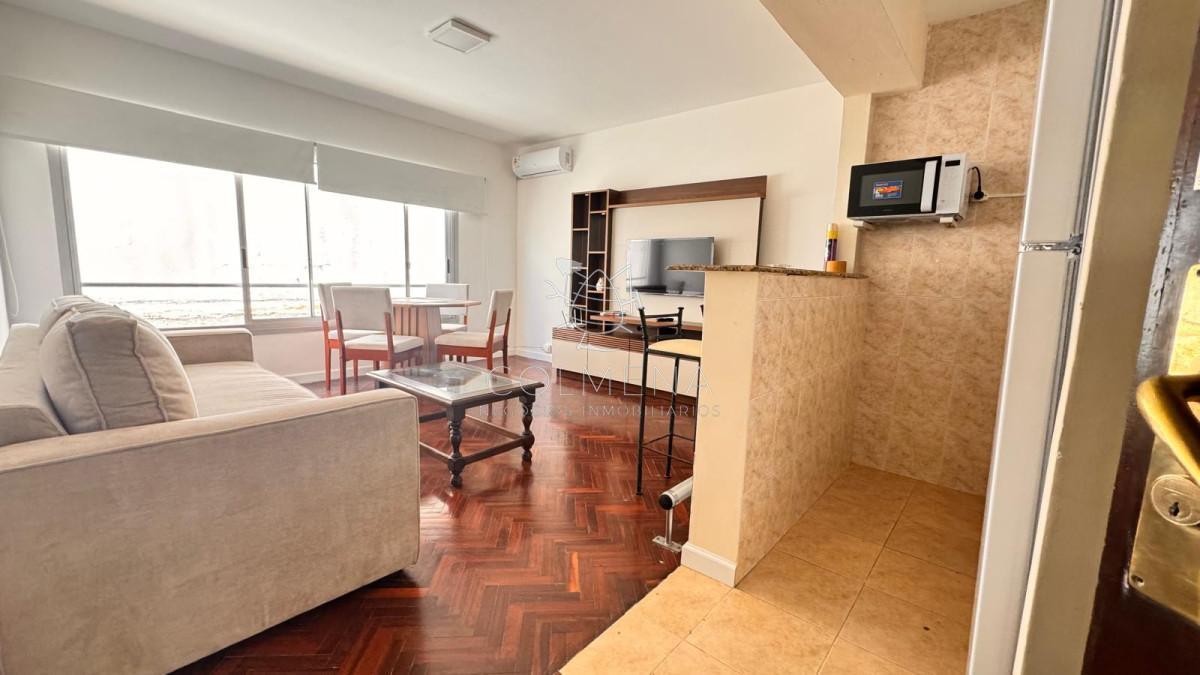 Apartamento en Alquiler en Peninsula a 1 cuadra y media playa los dedos