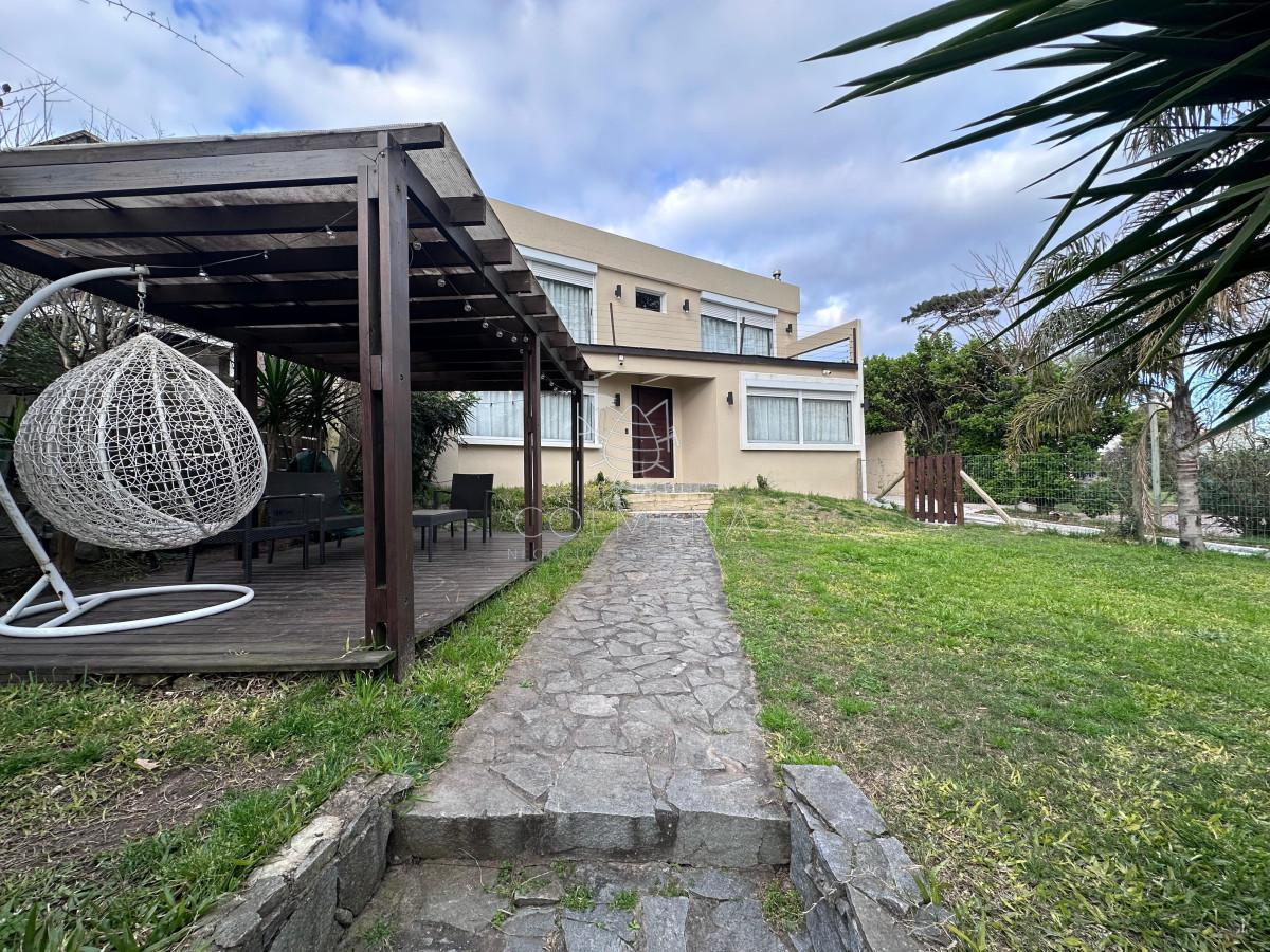 HERMOSA CASA CON PISCINA