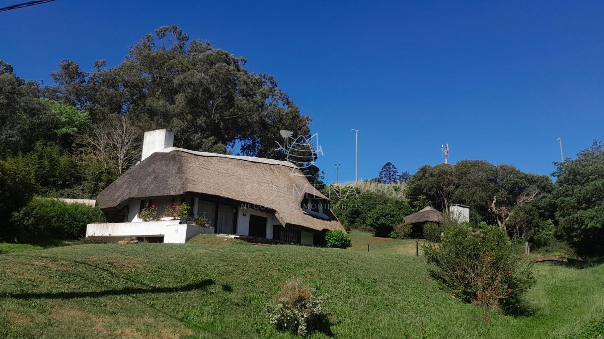 Casa en la zona de la Rinconada a dos cuadra de la playa.
