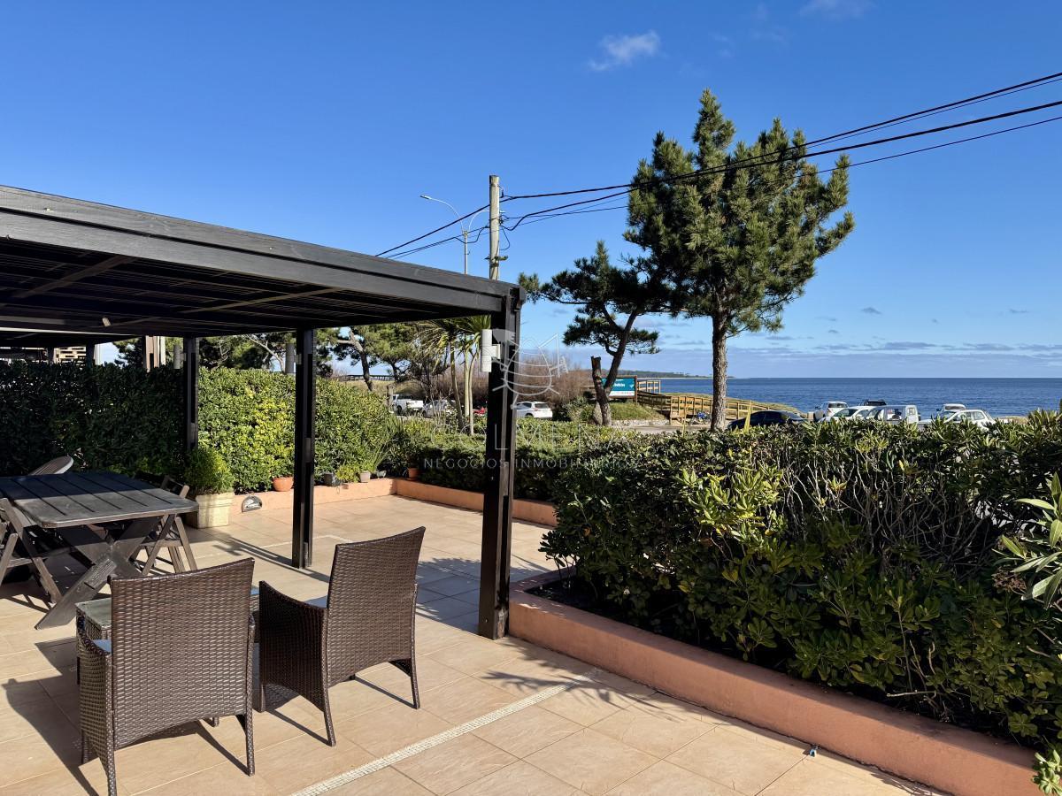 Apartamento en primera línea con vista y piscina propia