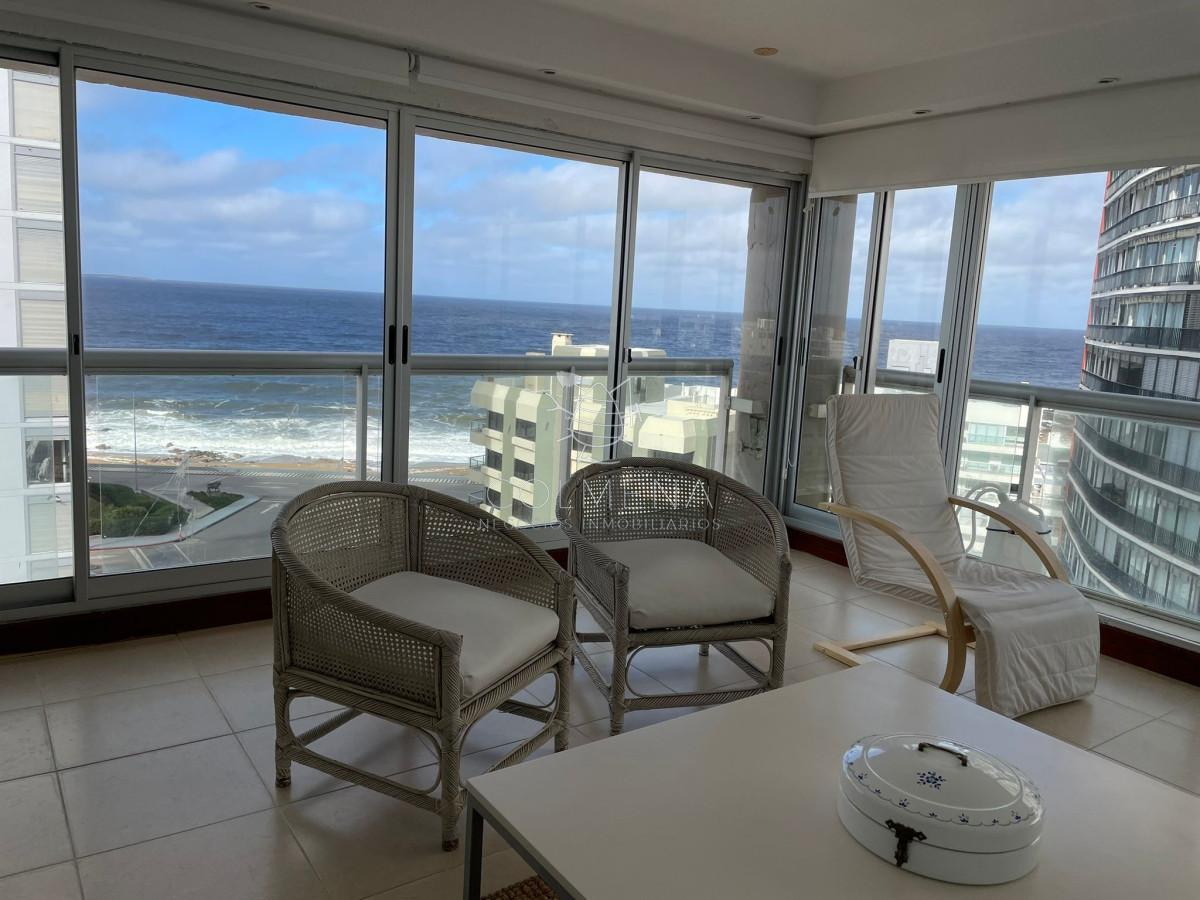 Apartamento de 2 dormitorios con vista al mar en venta en Peninsula.