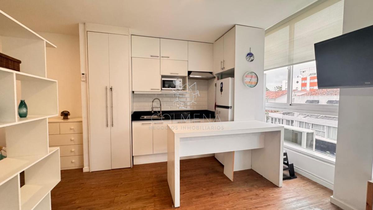Apartamento en Peninsula en pleno centro muy bien ubicado y luminoso.