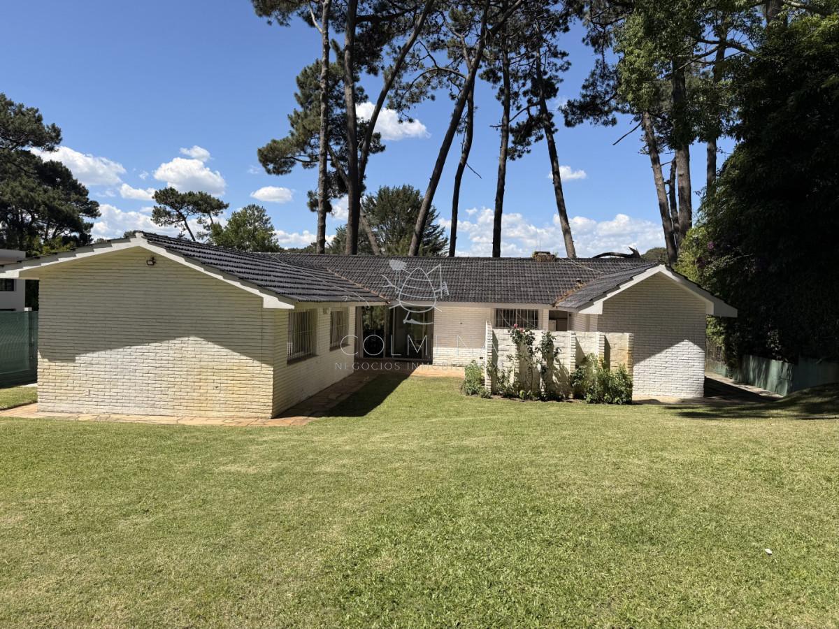 CASA EN ALQUILER DE VERANO EN ZONA CANTEGRIL - PUNTA DEL ESTE